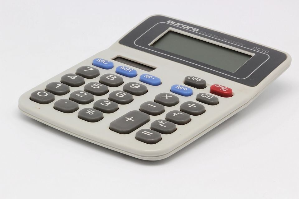 Aurora electronic calculator DT210 01.jpg